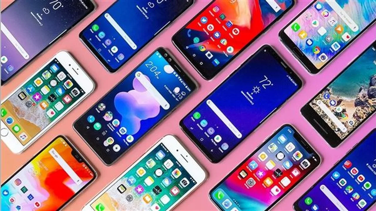 تحرك قضائي.. محامٍ يشكو وزارة الخارجية بسبب قرار ضرائب الهواتف المحمولة في مصر